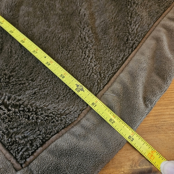 Restoration Hardware Choco Brown Luxe Faux Fur Throw Blanket Thick Warm Comfy - Picture 6 of 6